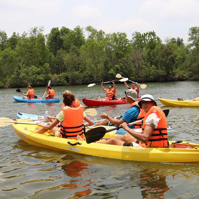Tour chèo thuyền Kayak trên sông Cửa Cạn